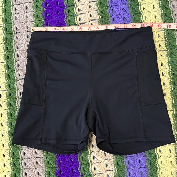 Rabbit Leggy 4” Short Black Medium - Picture 11 of 13